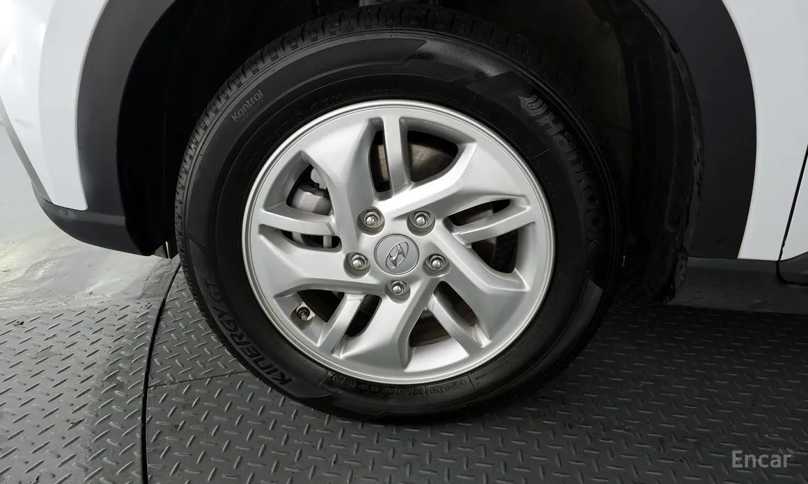 Фото 5 - Hyundai Venue