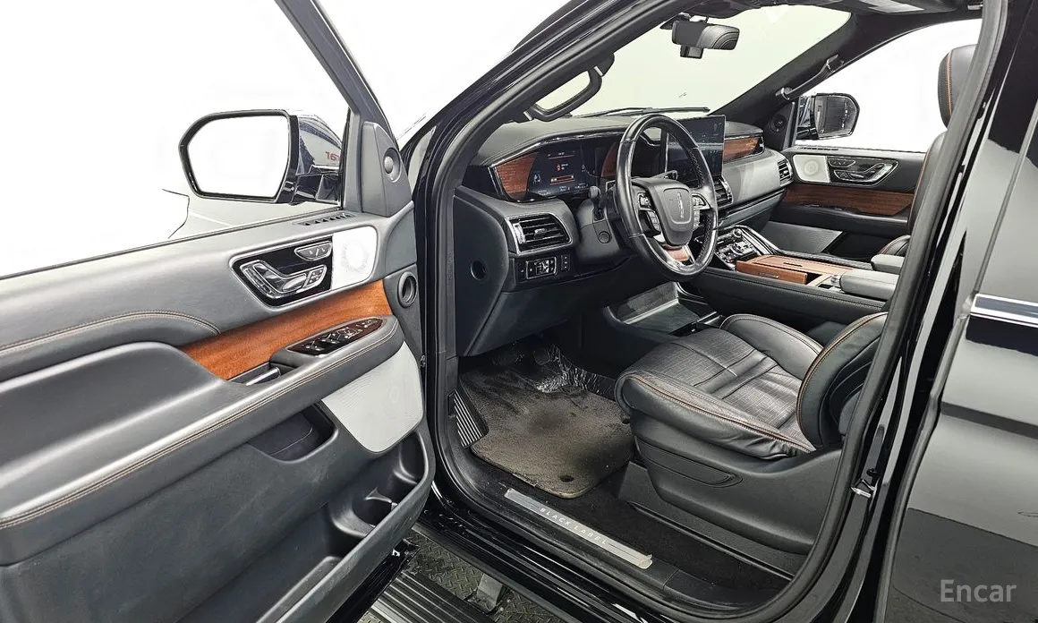 Фото 10 - Lincoln Navigator