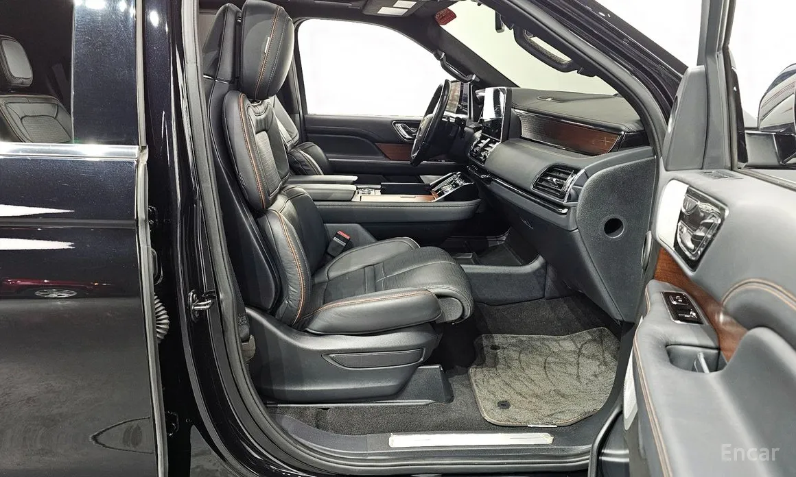 Фото 11 - Lincoln Navigator