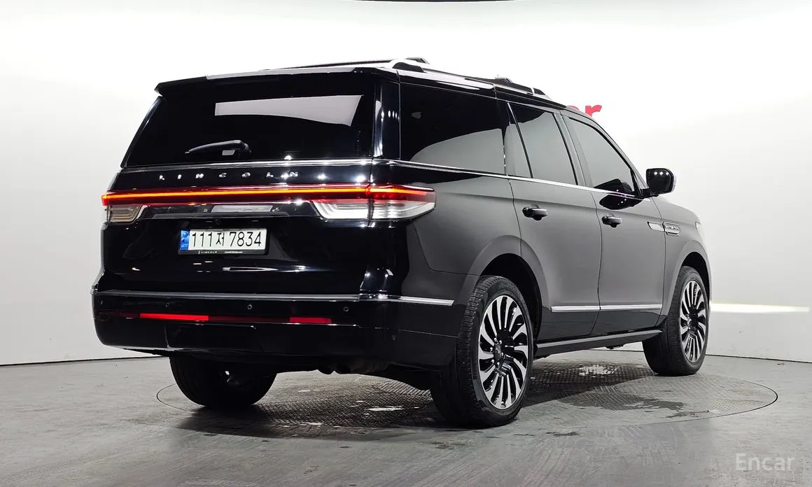 Фото 2 - Lincoln Navigator