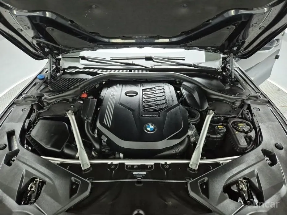 Фото 6 - BMW 8 Series