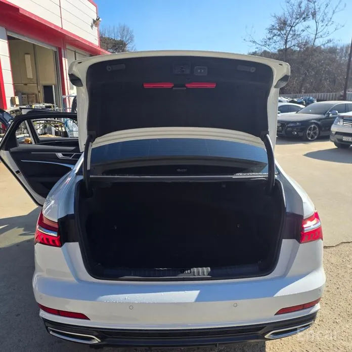 Фото 16 - Audi A6