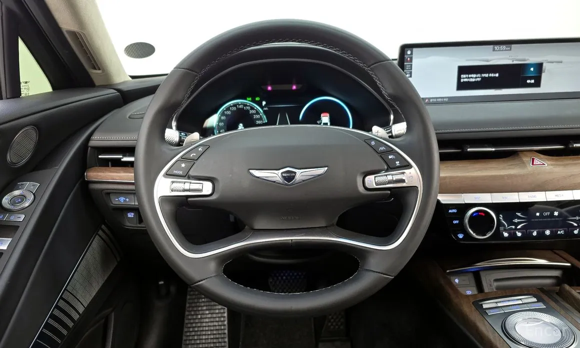 Фото 13 - Genesis G80