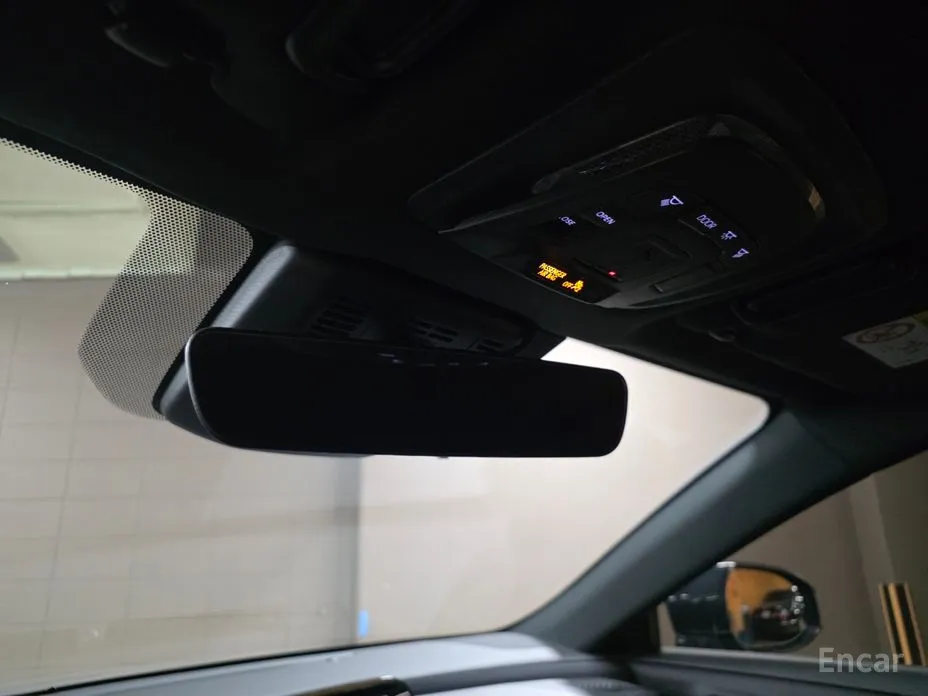 Фото 18 - Toyota Crown