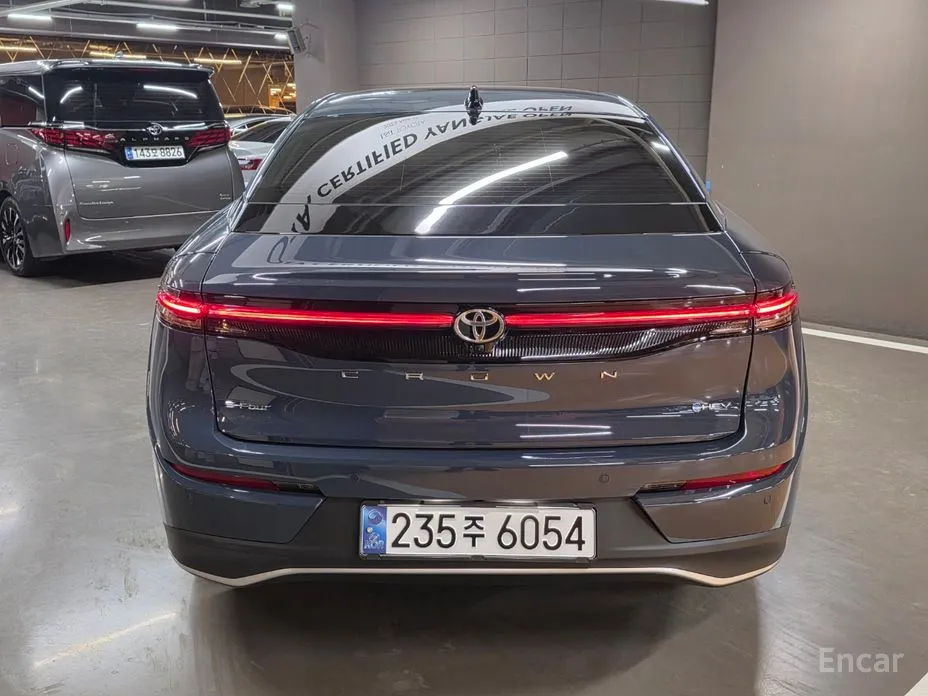 Фото 3 - Toyota Crown