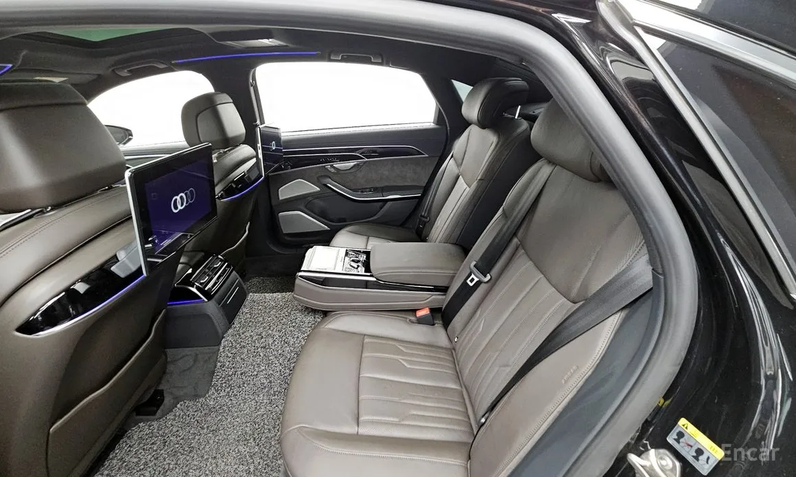 Фото 12 - Audi A8