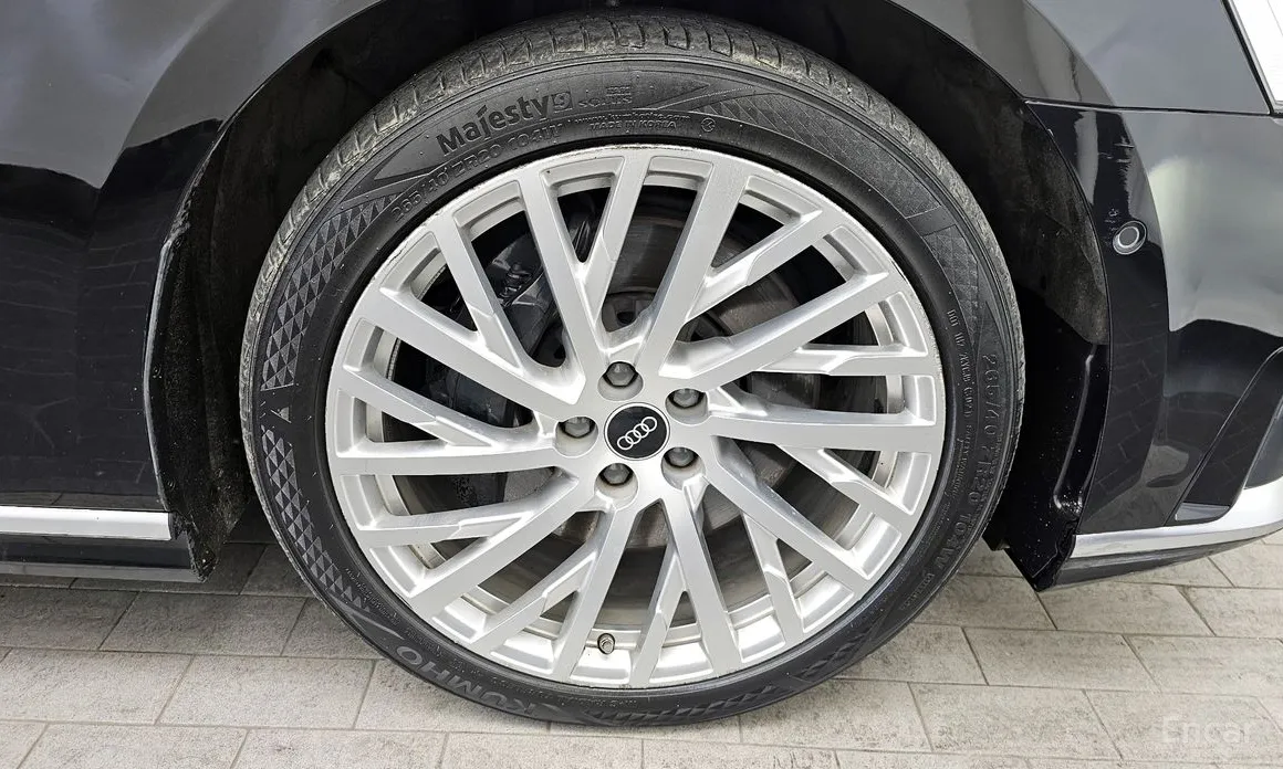 Фото 5 - Audi A8