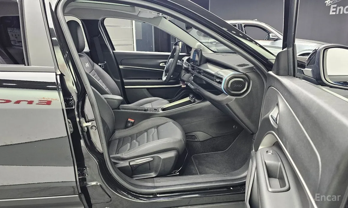 Фото 11 - Jeep Avenger