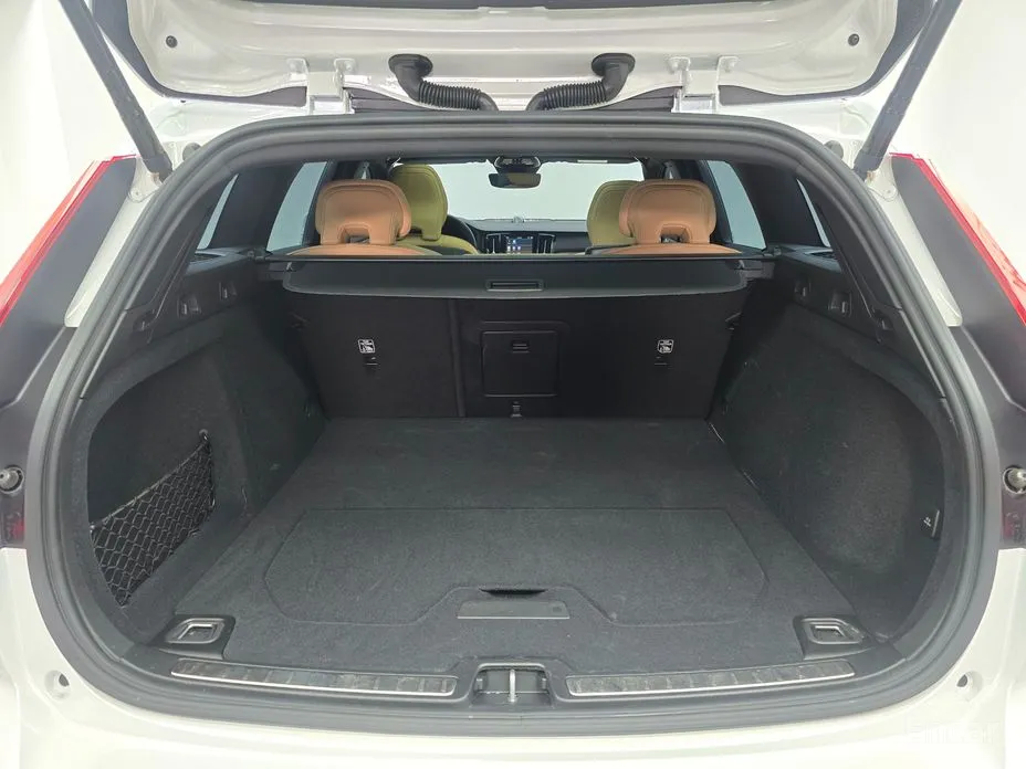 Фото 18 - Volvo V60