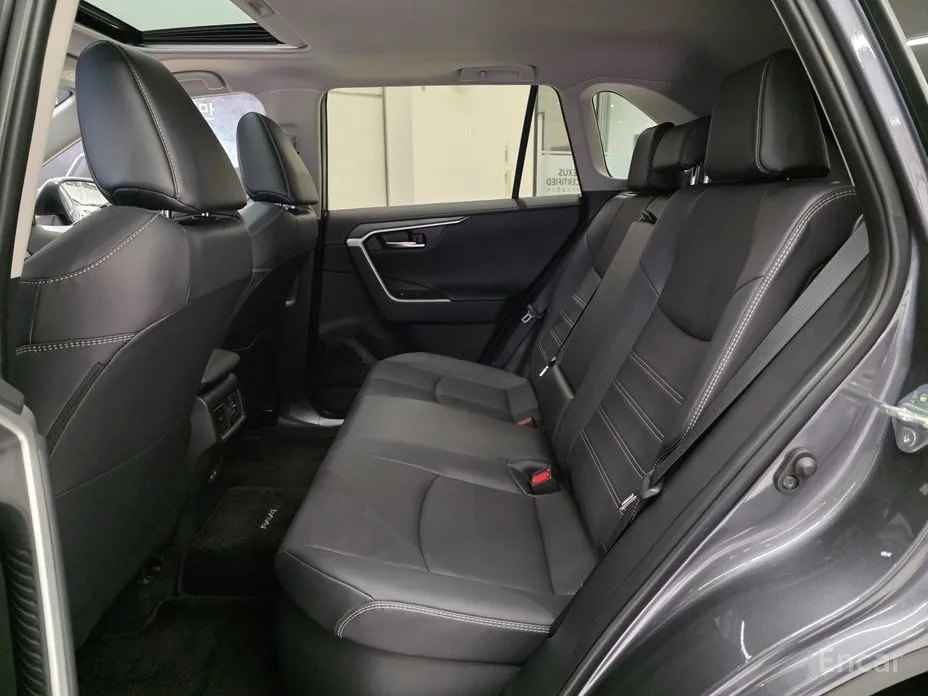 Фото 11 - Toyota RAV4