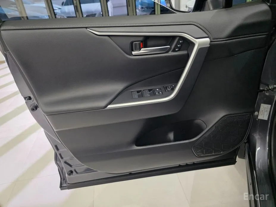 Фото 12 - Toyota RAV4