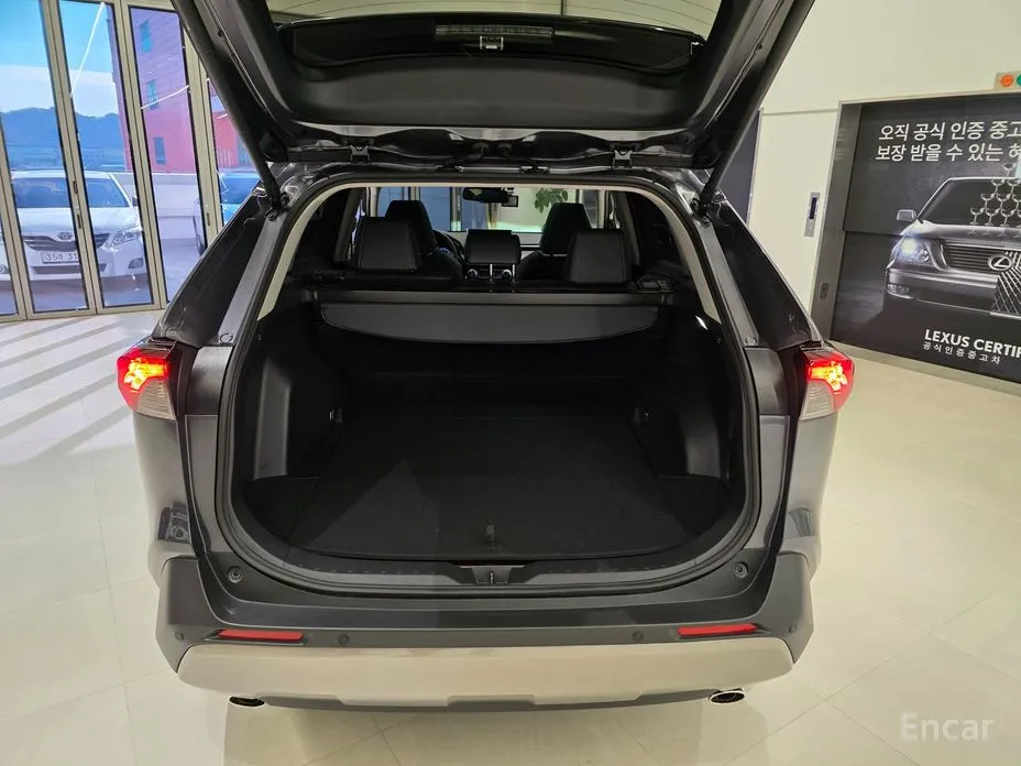 Фото 16 - Toyota RAV4