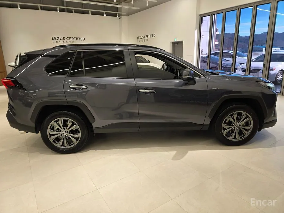 Фото 18 - Toyota RAV4