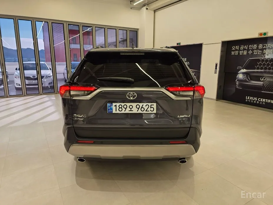 Фото 4 - Toyota RAV4