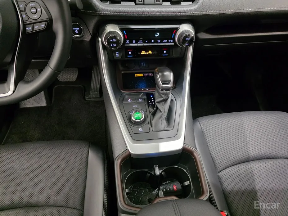 Фото 9 - Toyota RAV4