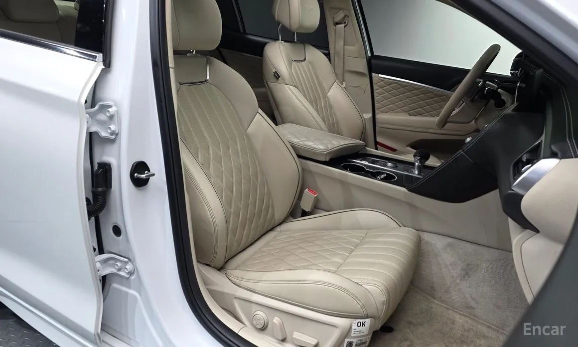 Фото 10 - Genesis G70