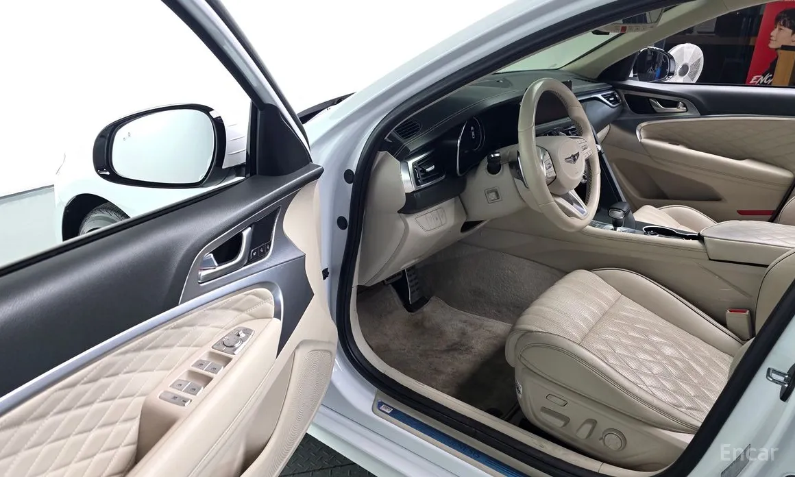 Фото 11 - Genesis G70