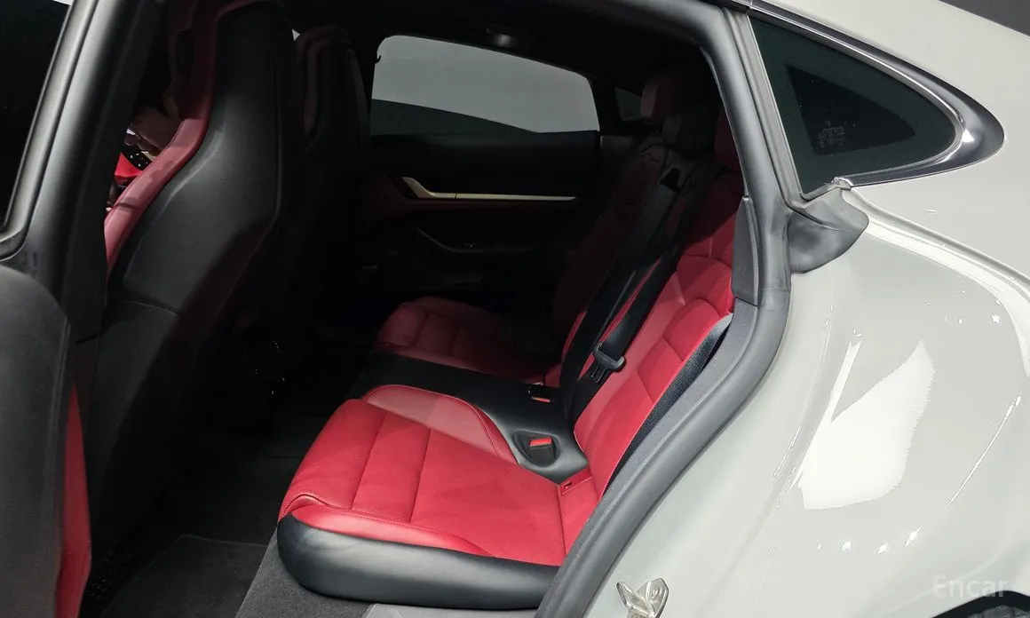 Фото 12 - Porsche Taycan