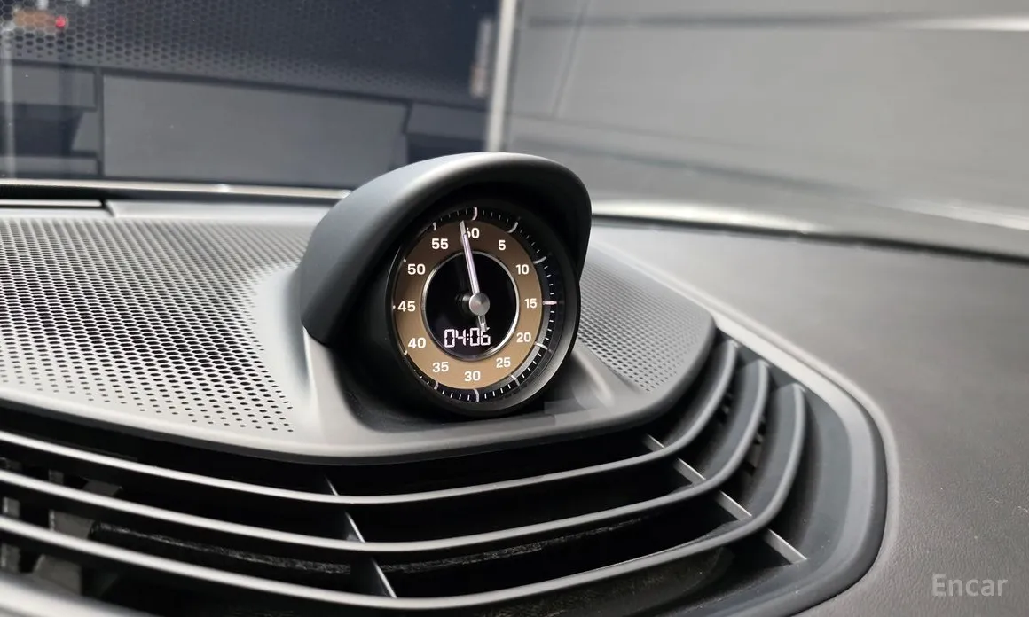 Фото 16 - Porsche Taycan