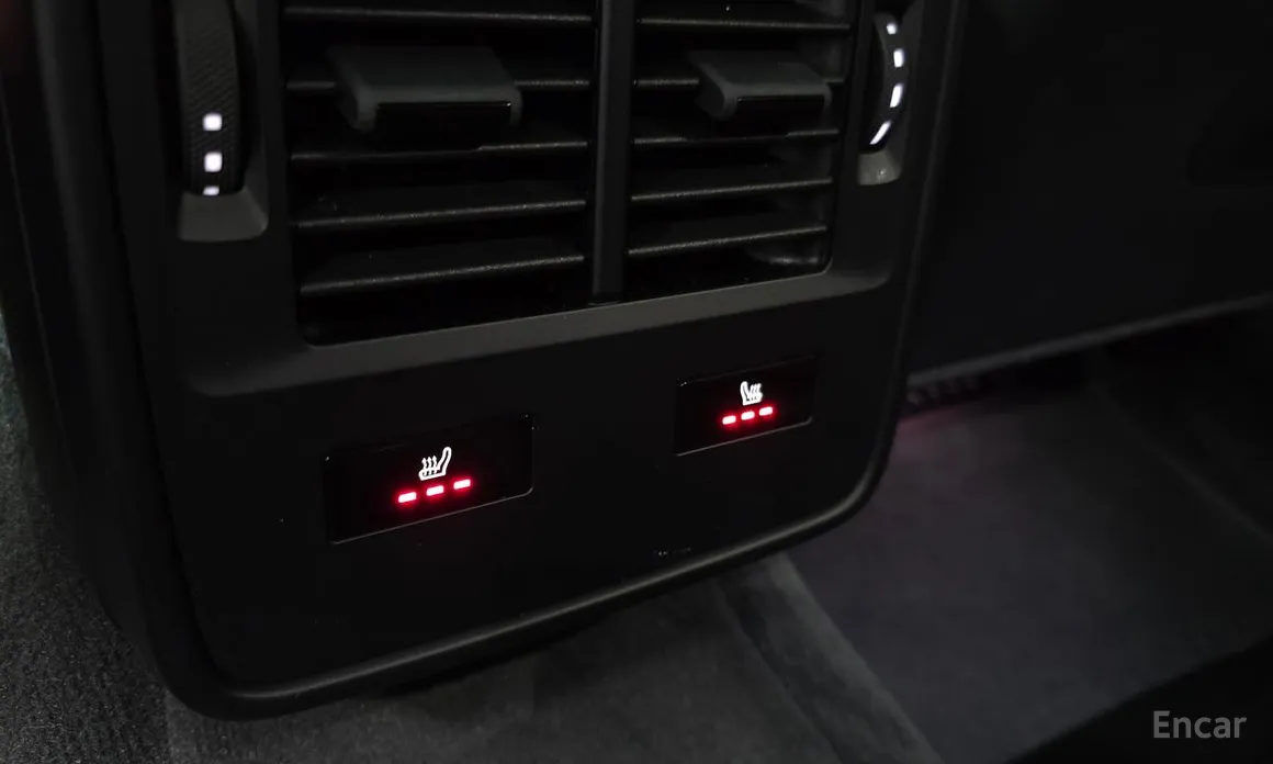 Фото 17 - Porsche Taycan