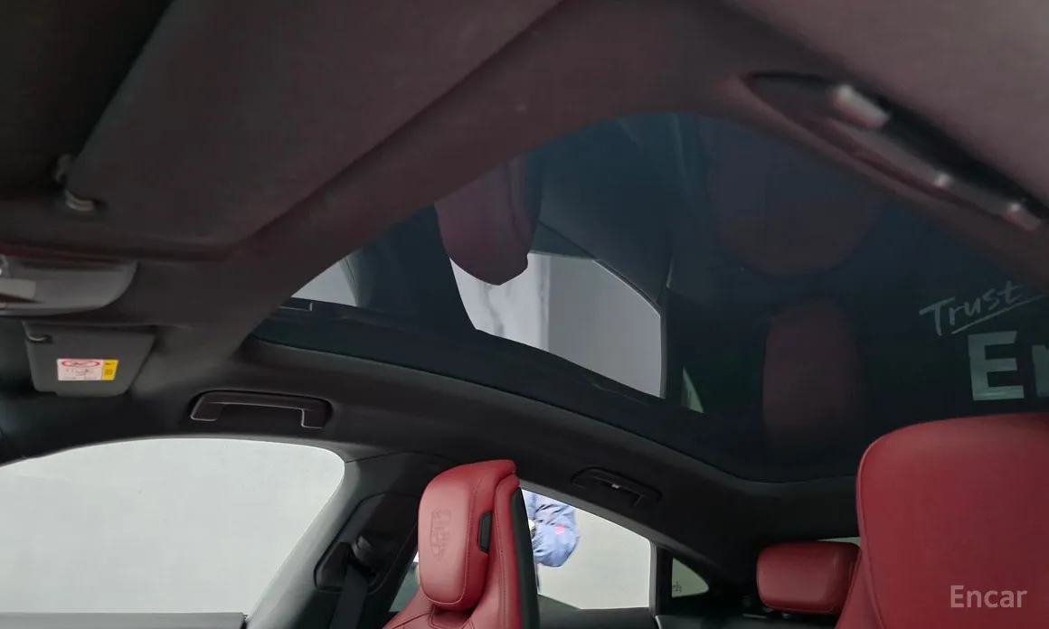 Фото 19 - Porsche Taycan