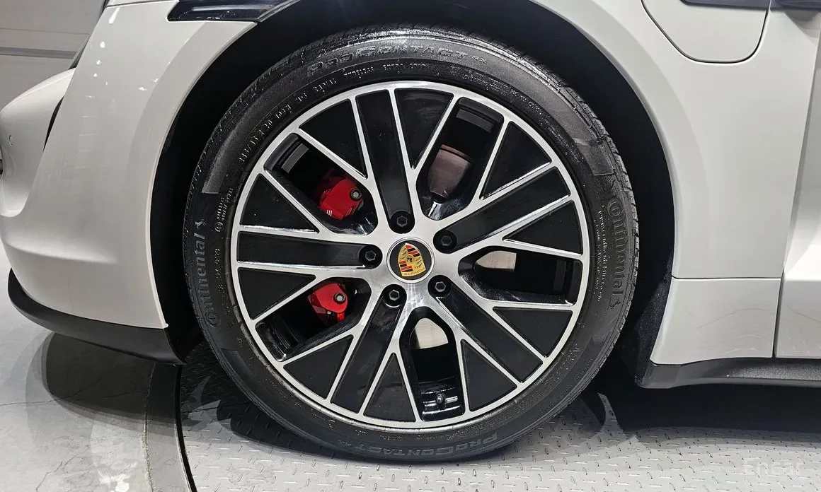 Фото 5 - Porsche Taycan