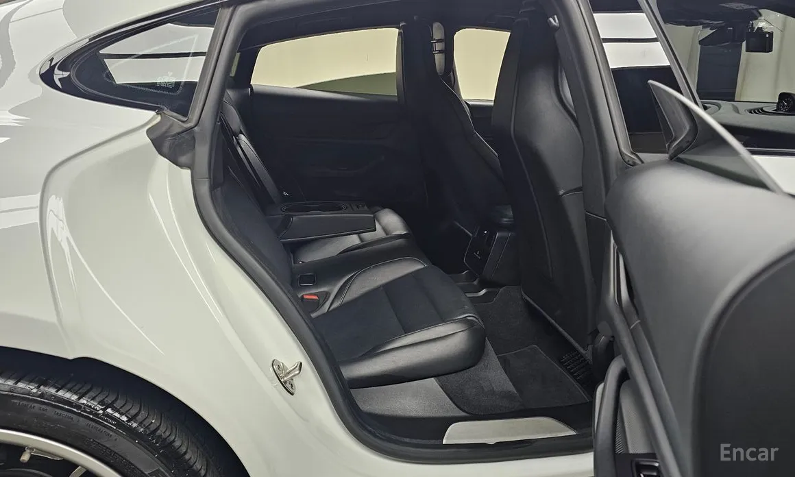 Фото 12 - Porsche Taycan