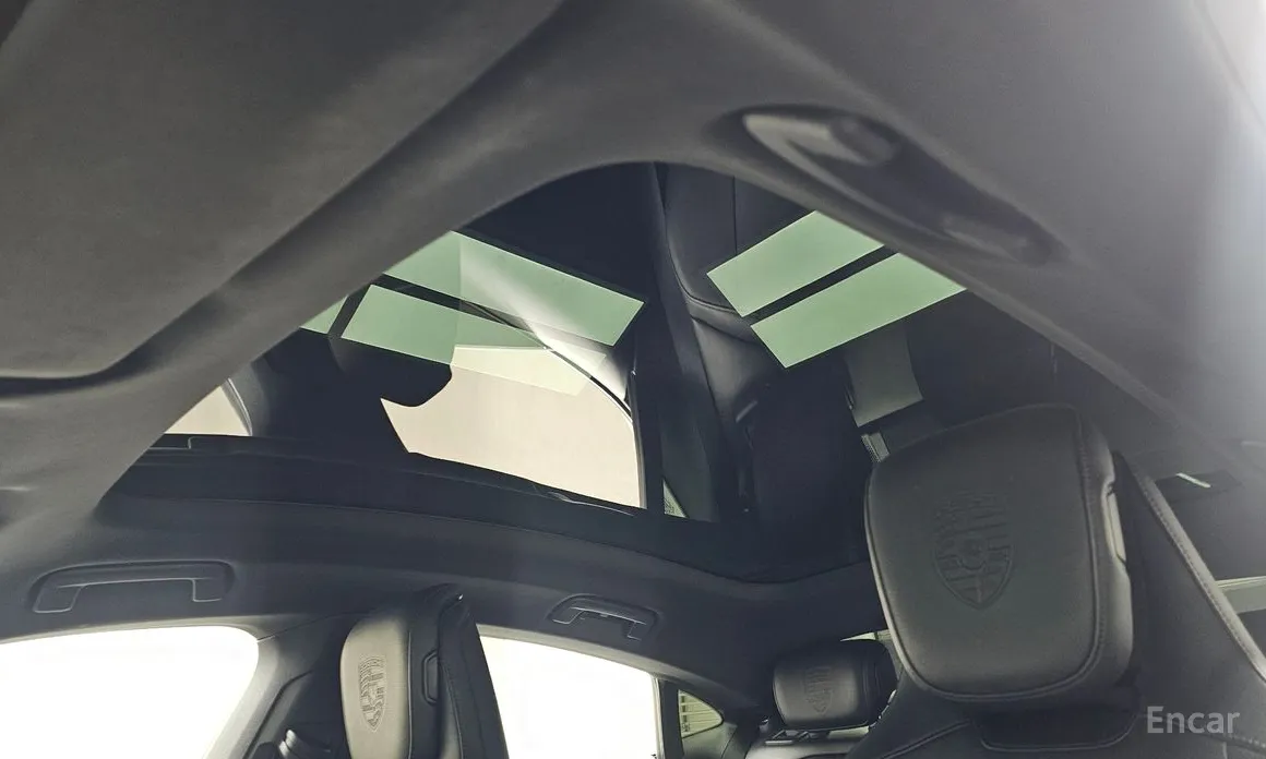 Фото 18 - Porsche Taycan