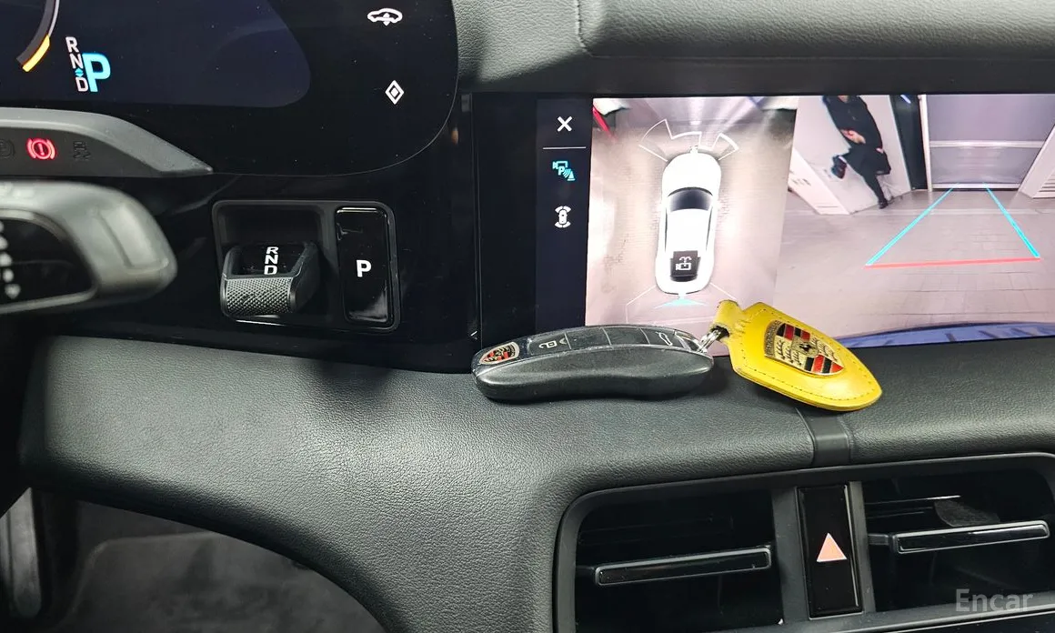 Фото 9 - Porsche Taycan