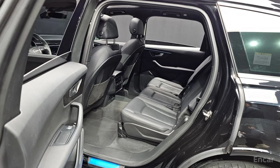 Фото 12 - Audi Q7