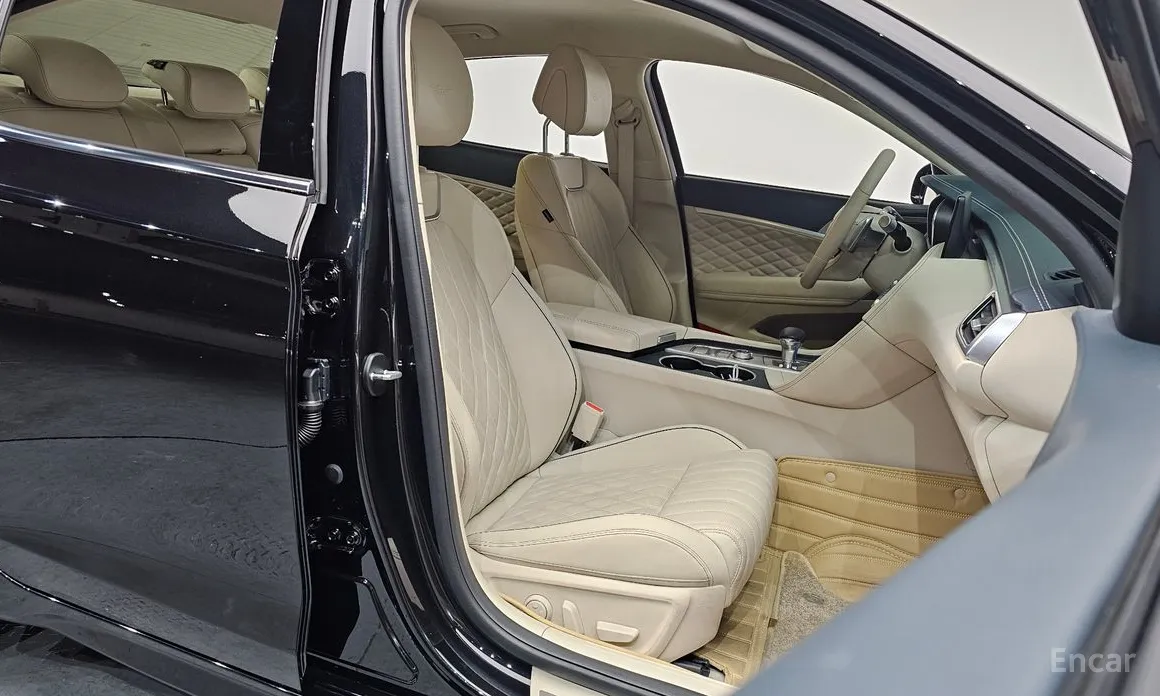 Фото 10 - Genesis G70