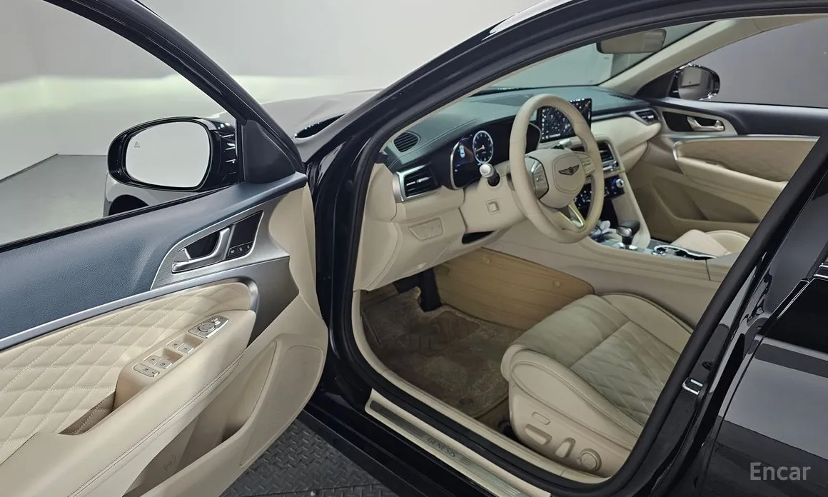 Фото 11 - Genesis G70