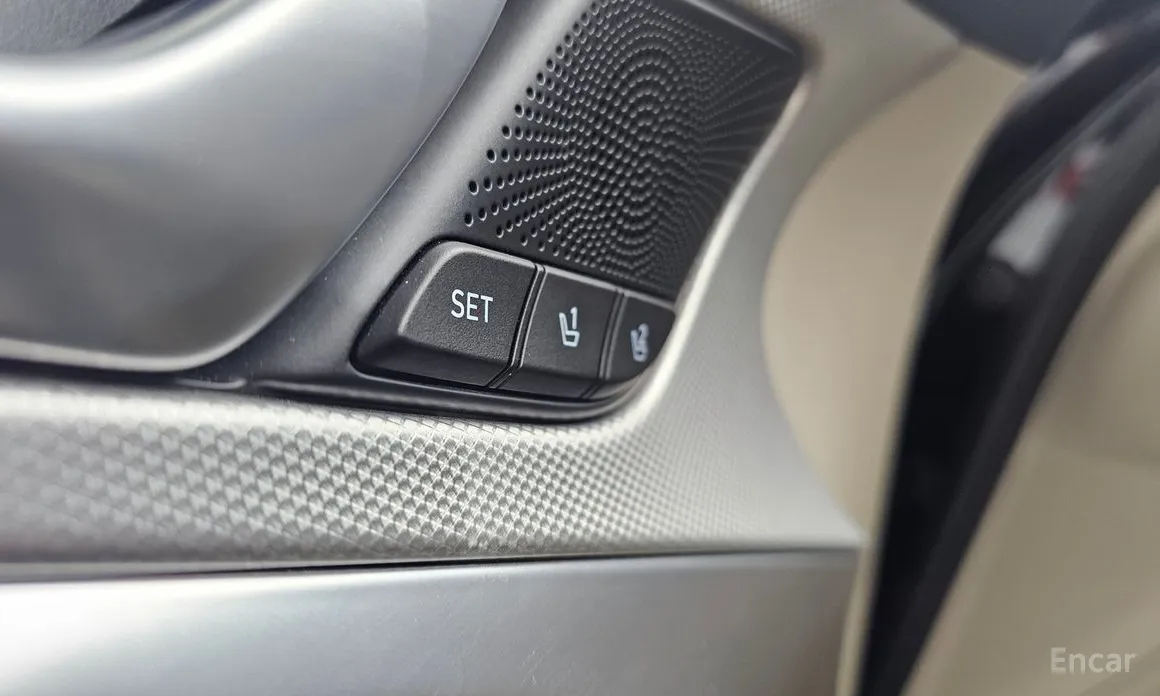 Фото 17 - Genesis G70