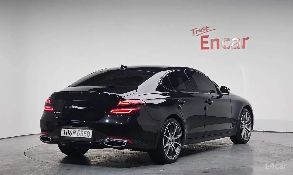 Фото 2 - Genesis G70