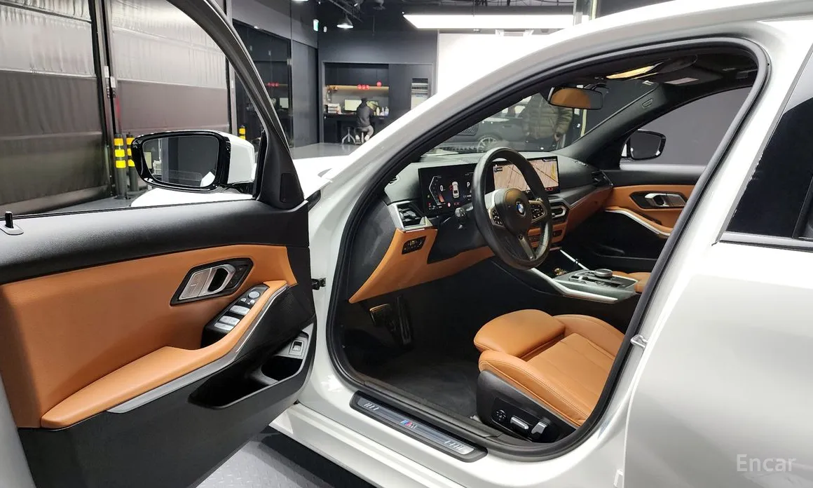 Photo 10 - BMW 3 Series