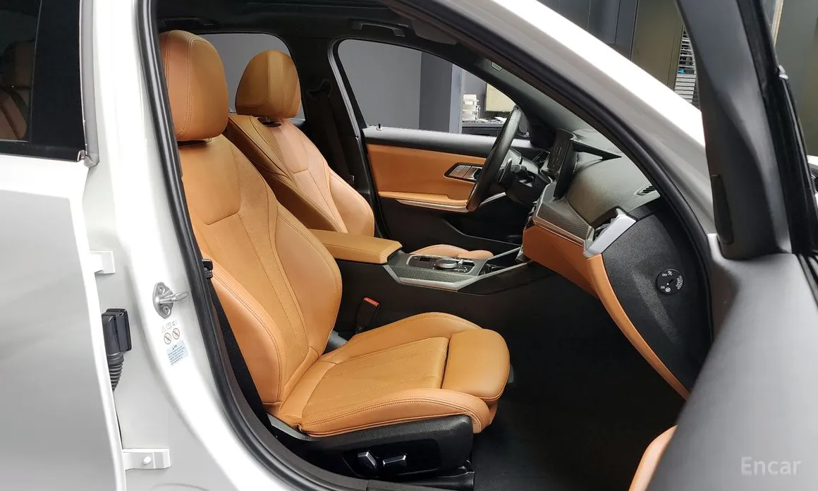 Photo 11 - BMW 3 Series