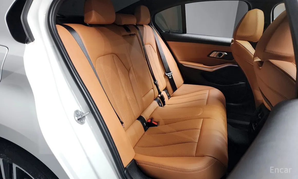 Photo 12 - BMW 3 Series