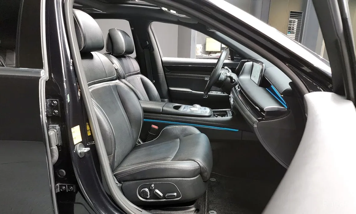 Фото 11 - Genesis G90