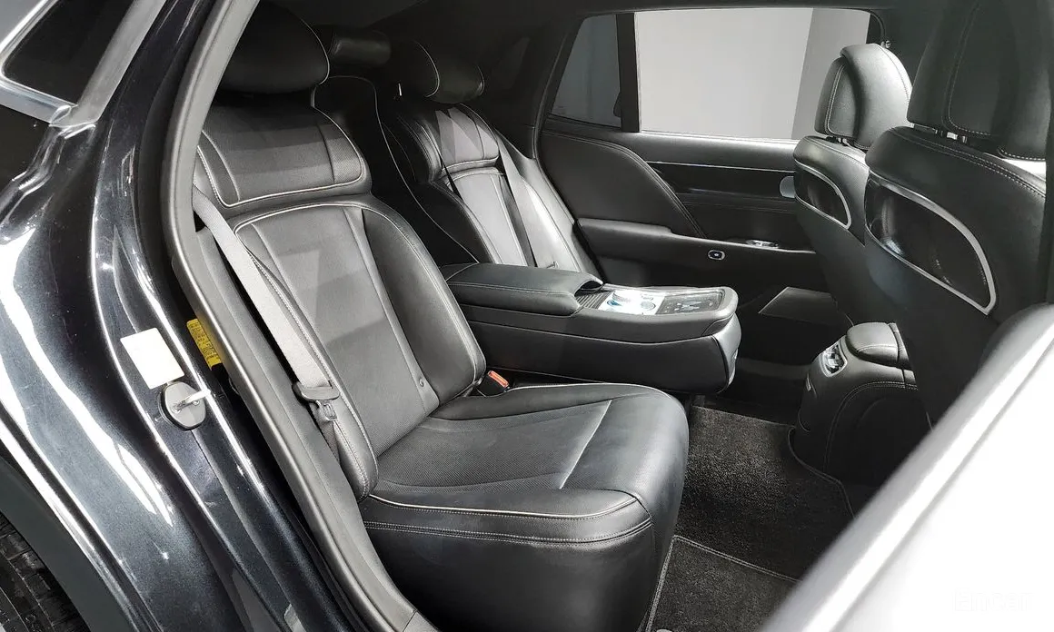 Фото 12 - Genesis G90