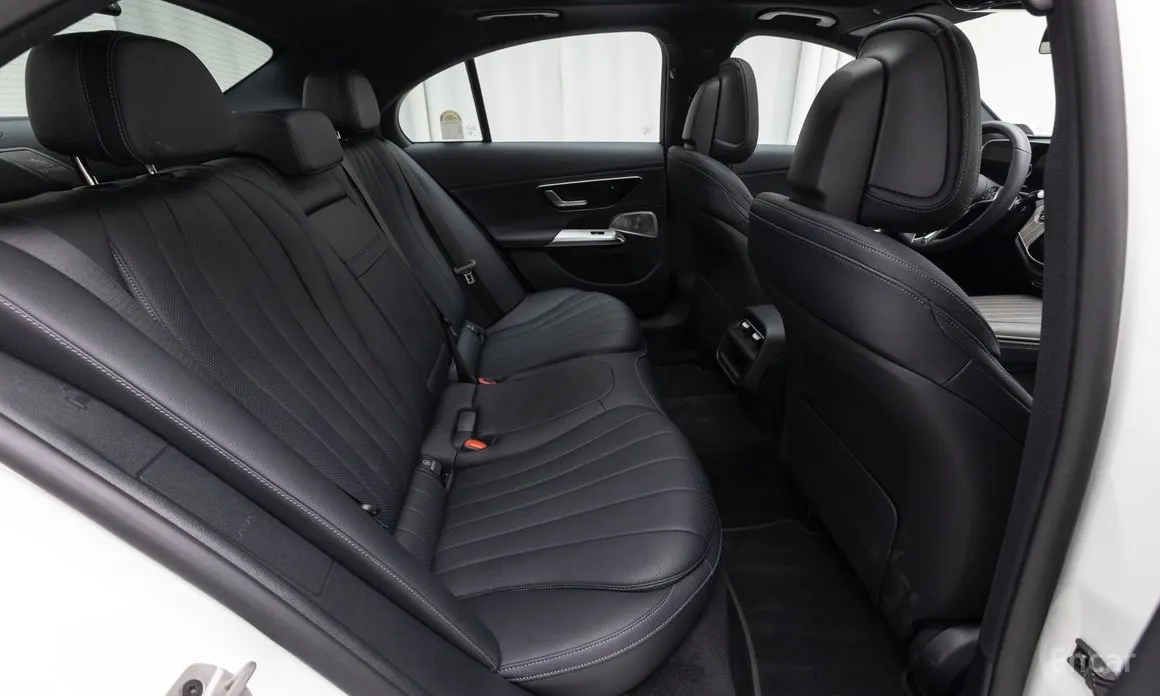 Фото 10 - Mercedes-Benz E-Class