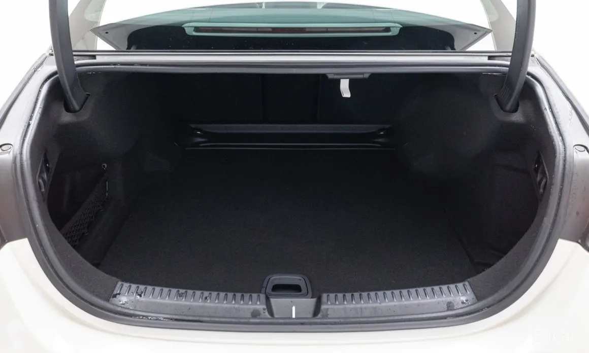 Фото 11 - Mercedes-Benz E-Class