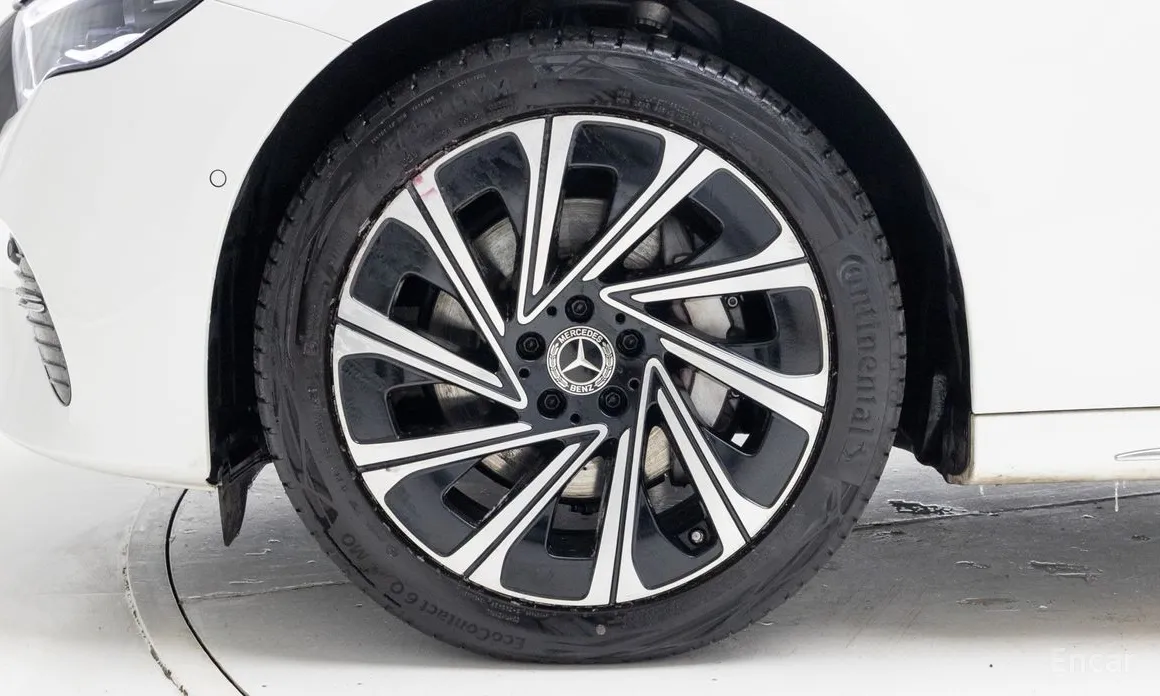 Фото 5 - Mercedes-Benz E-Class