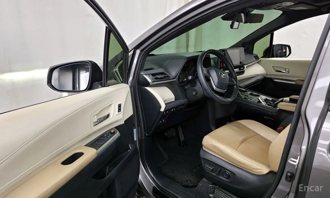Фото 10 - Toyota Sienna