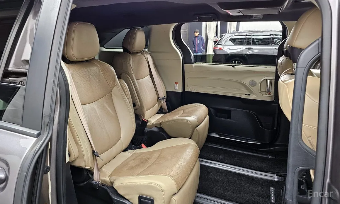 Фото 12 - Toyota Sienna