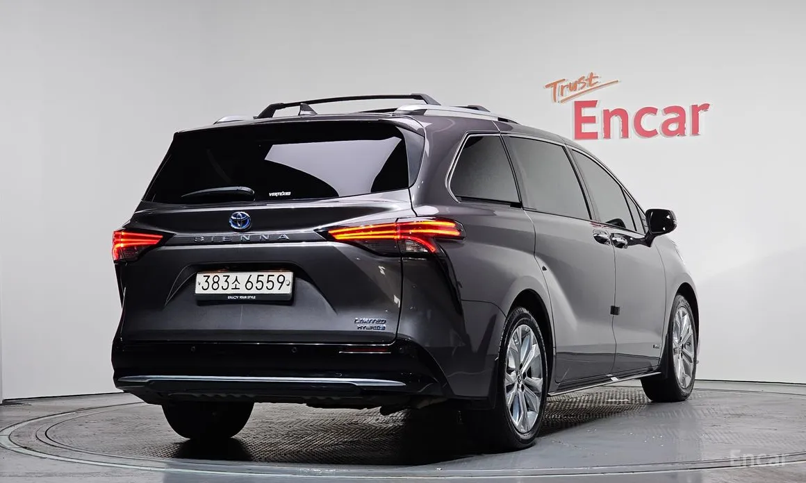 Фото 2 - Toyota Sienna