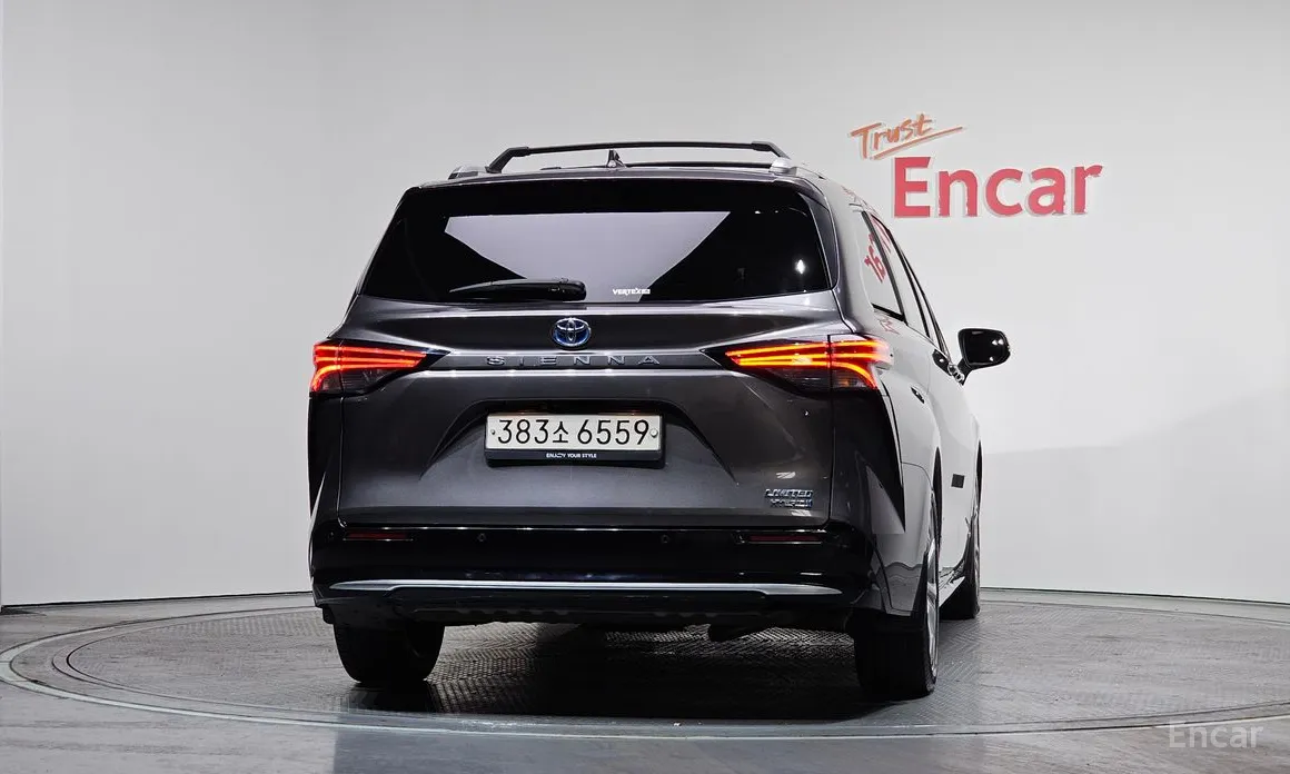 Фото 4 - Toyota Sienna