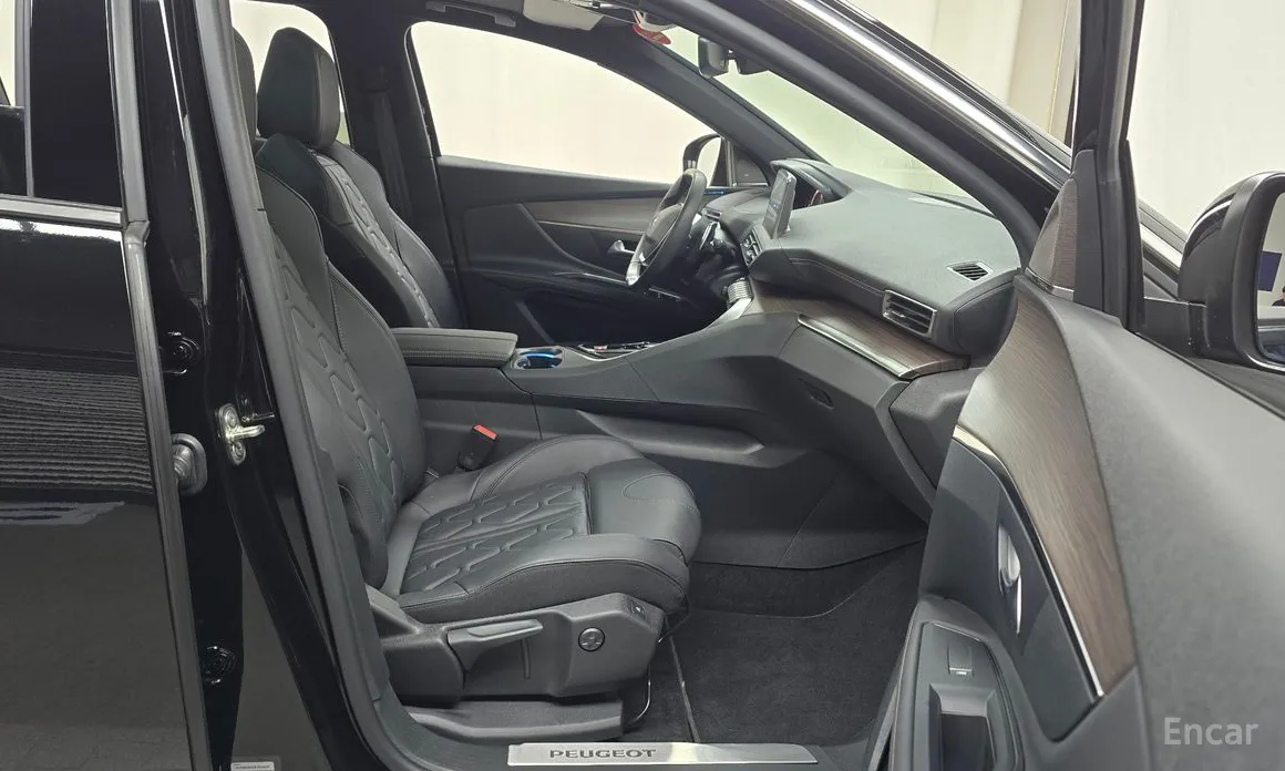 Фото 11 - Peugeot 5008