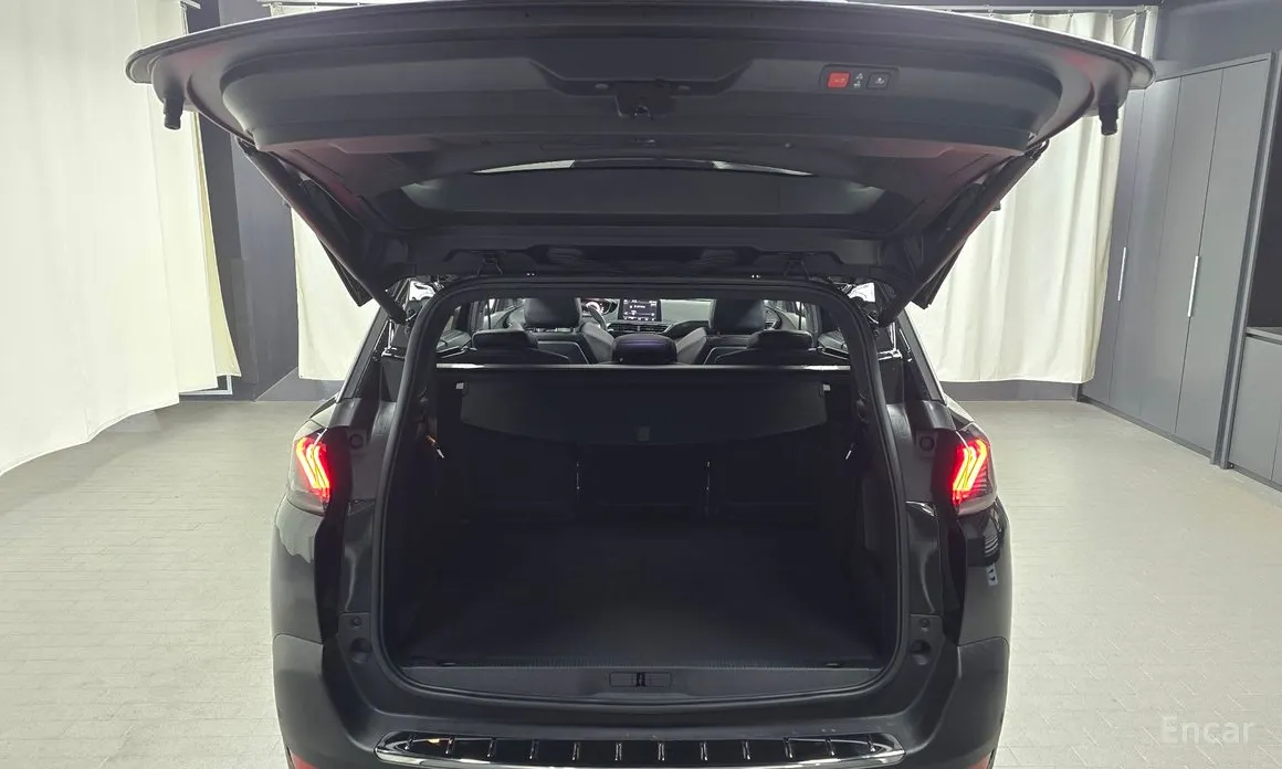 Фото 20 - Peugeot 5008