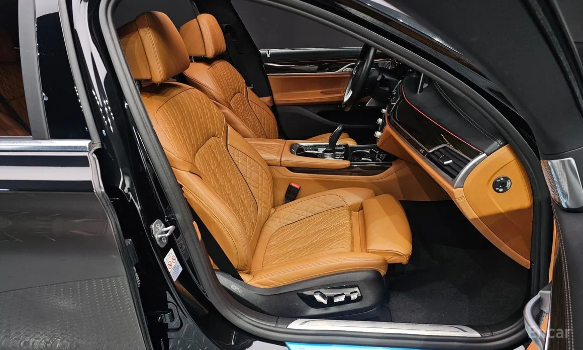 Фото 10 - BMW 7 Series