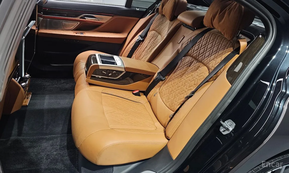 Фото 12 - BMW 7 Series